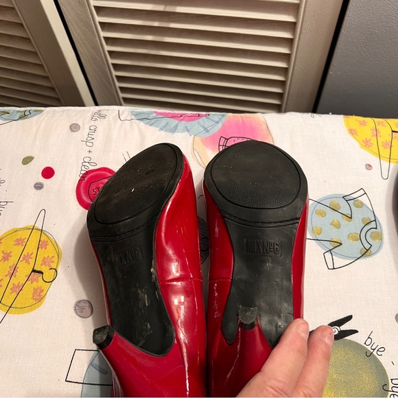 Red leather shoe - Picture 2 of 3